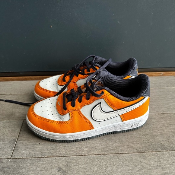 KidsNike Air Force 1 Low SE ‘Clownfish’ Orange Blue White FJ4657-800 Toddler 13c - Picture 4 of 7